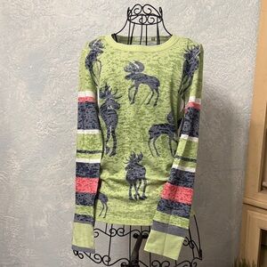 whimsy rose 
Women’s light weight pull over top with moose print  sz S